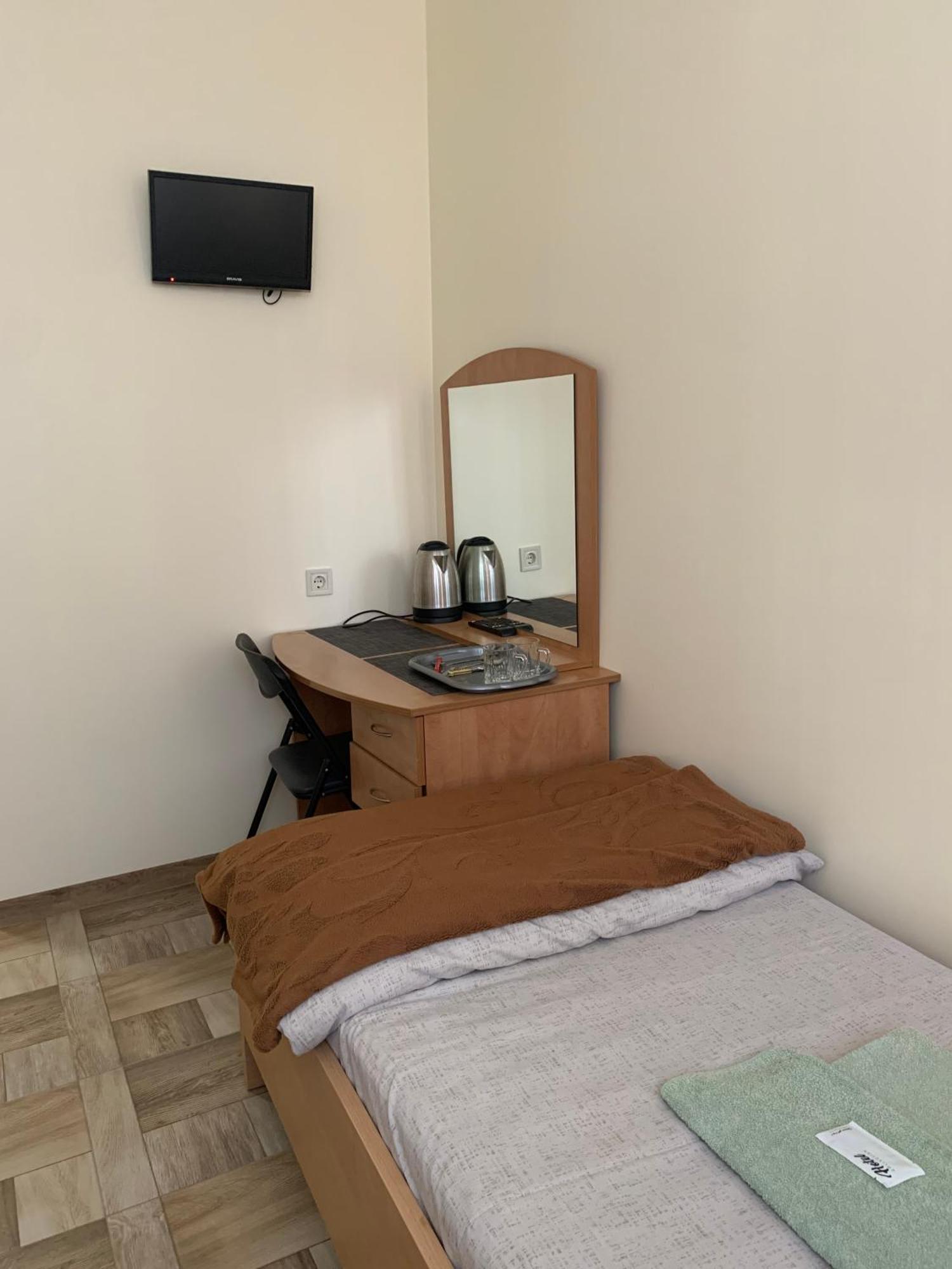 Hostel Iskra Lviv Exteriör bild