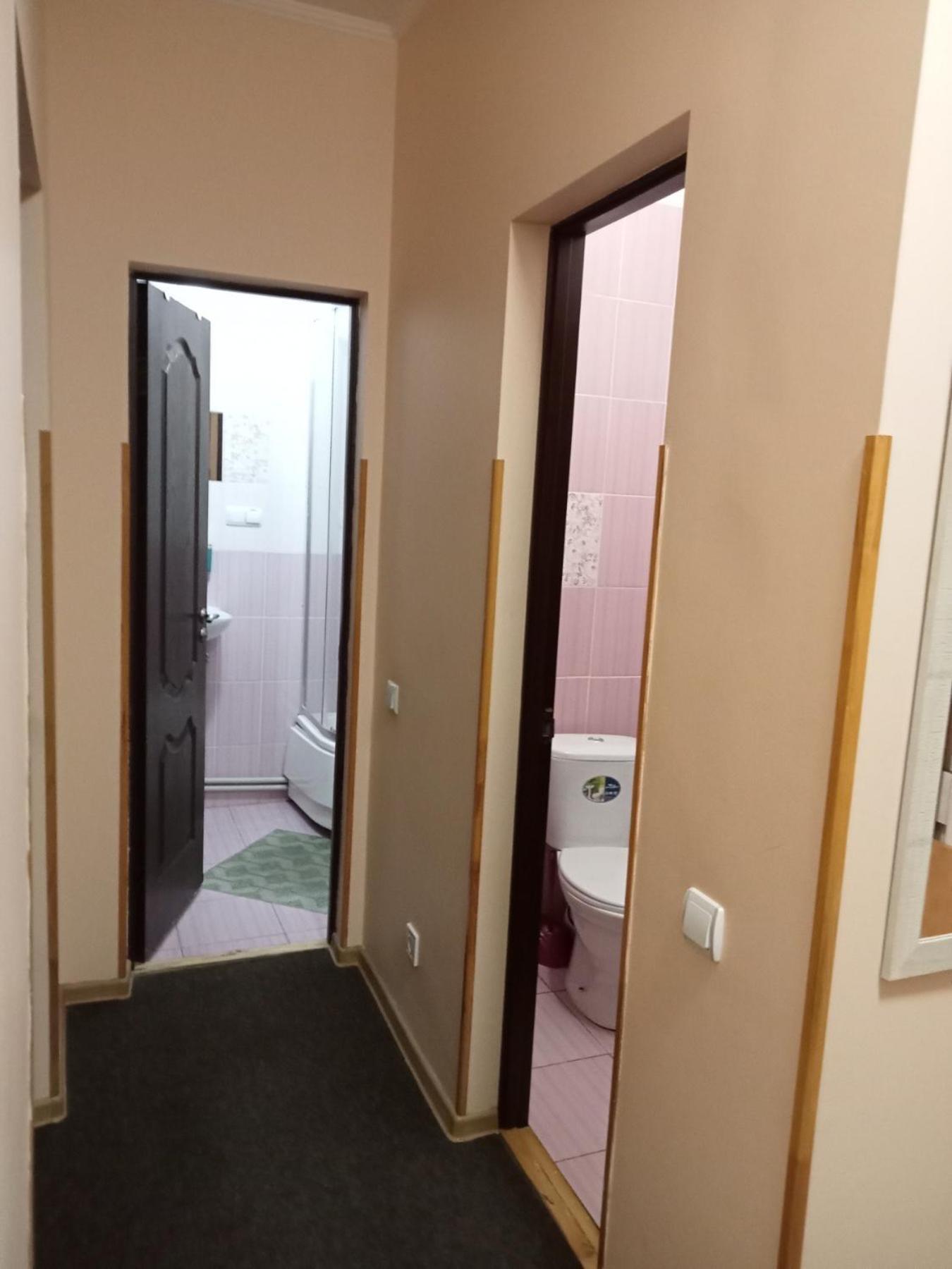 Hostel Iskra Lviv Exteriör bild
