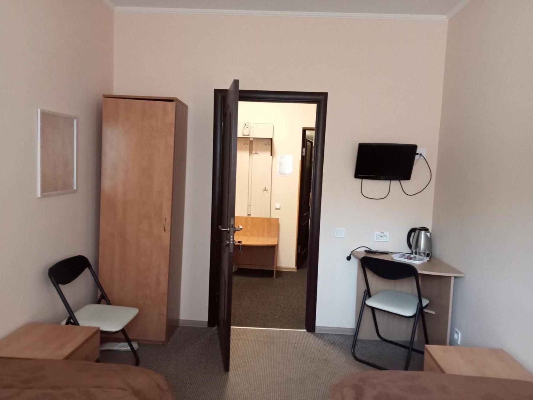 Hostel Iskra Lviv Exteriör bild