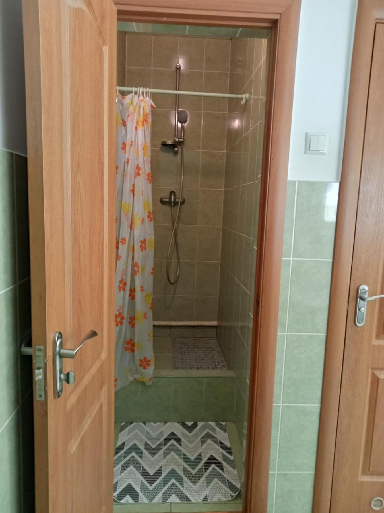 Hostel Iskra Lviv Exteriör bild