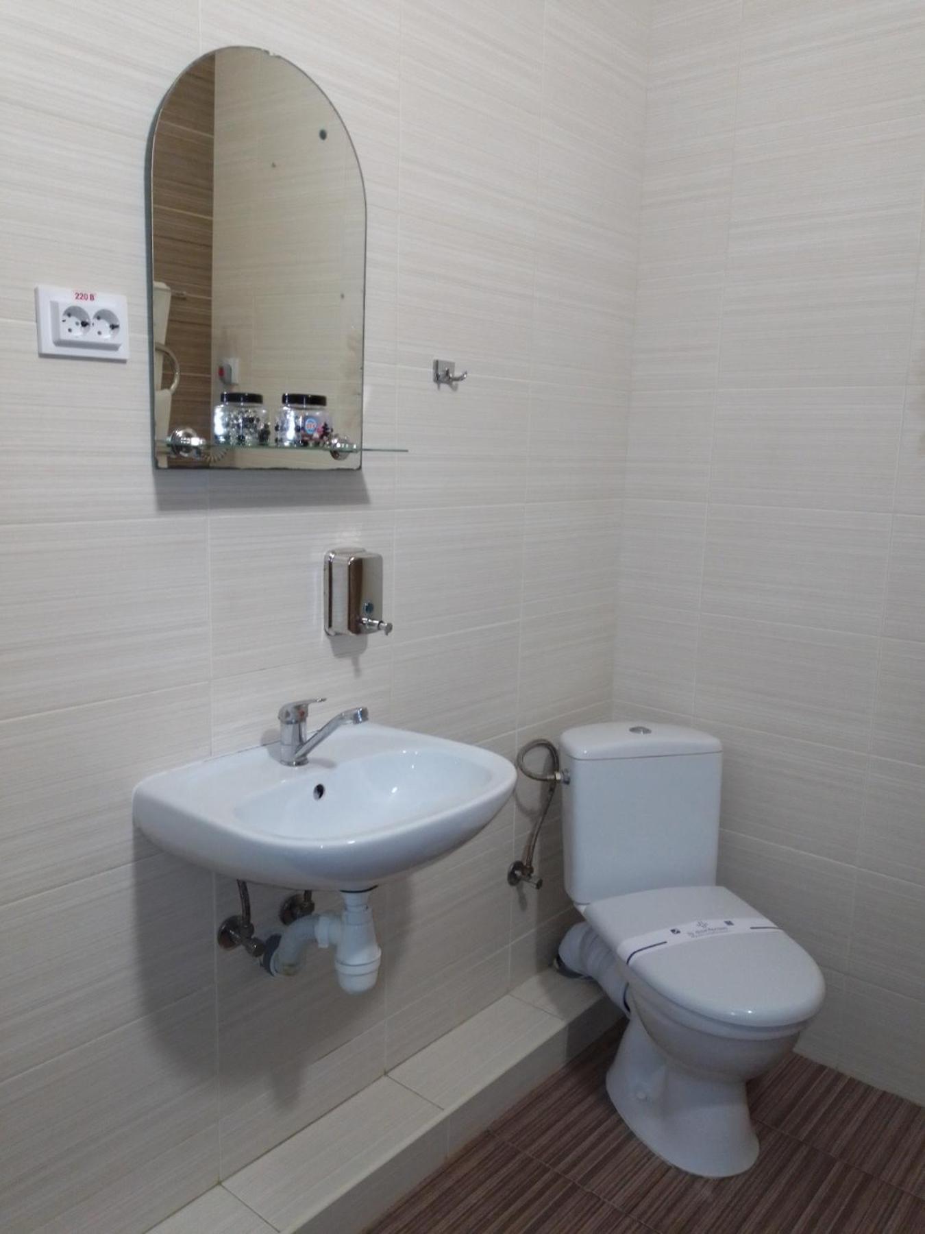 Hostel Iskra Lviv Exteriör bild
