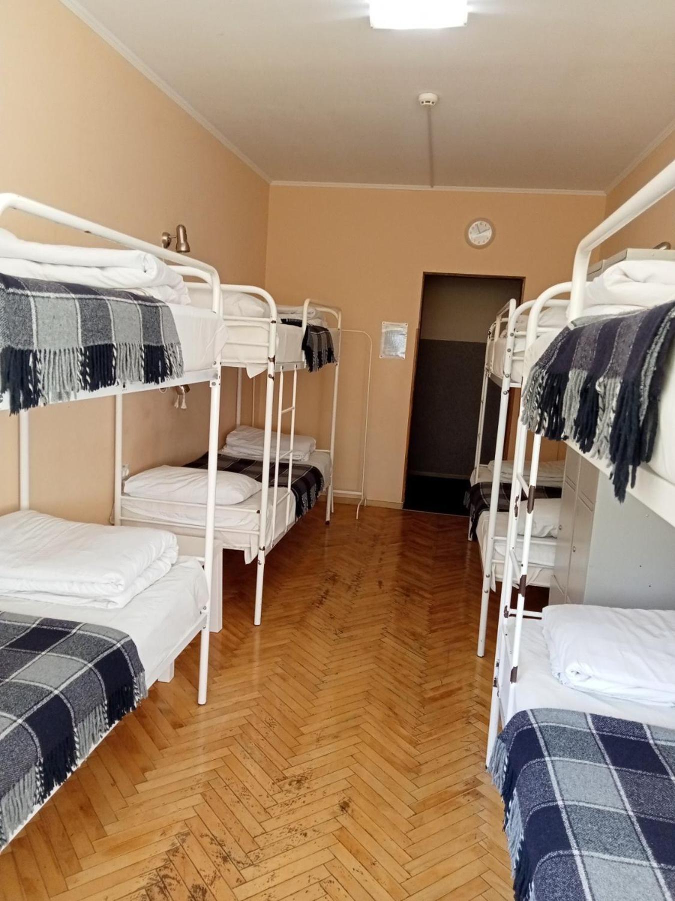 Hostel Iskra Lviv Exteriör bild